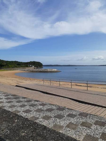 車3分の浅利ケ浜海水浴場