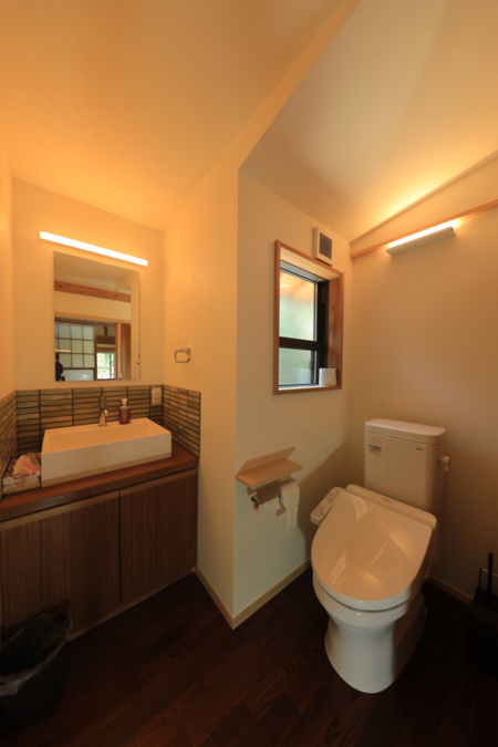 洗面・トイレは２ヵ所あります。