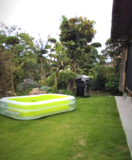 ビニールプール、電池式エアコンプレッサー