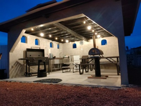 屋根付きBBQハウス