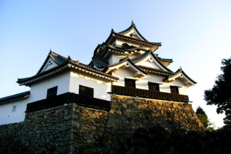 丸亀城まで歩いてすぐ！