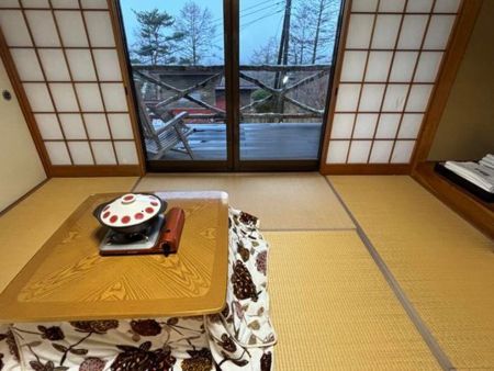 掘りごたつでほっこり。鍋を囲んで。
