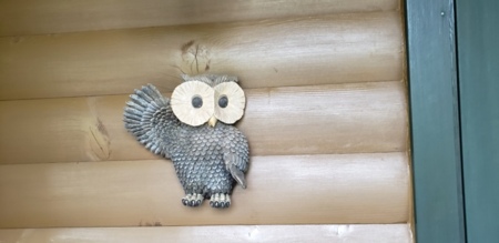 梟のオブジェがお出迎え