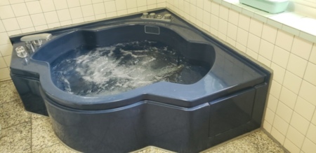 広々バスルーム