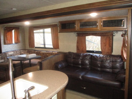 贅沢なトレーラーハウスのリビング