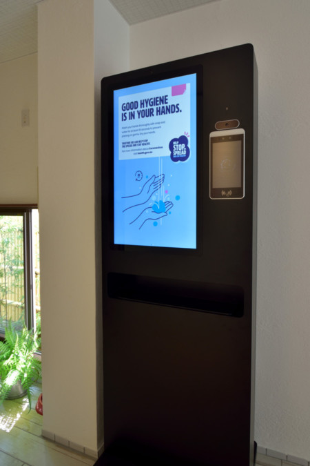 自動チェックイン機