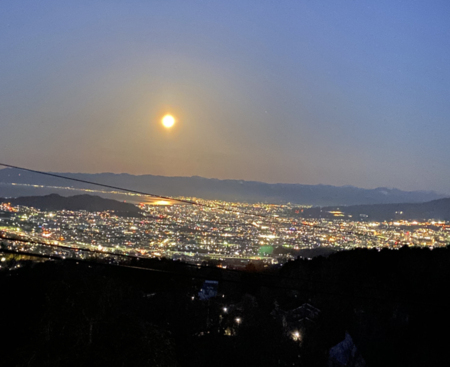 美しい駿河湾と街並みの夜景