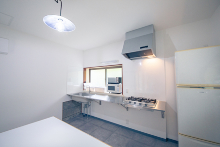 シンプルなキッチン（備品は詳細へ）