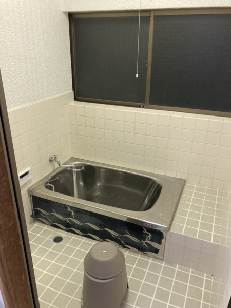 お風呂は昔ながらですが湯沸かし機能付