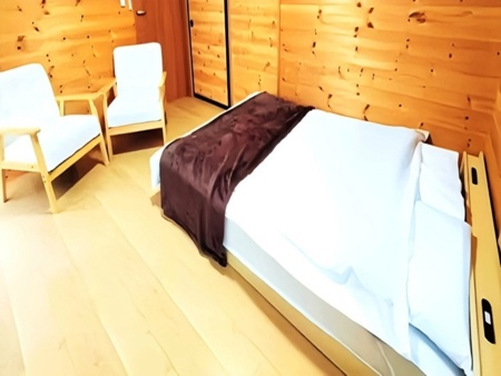 Bed Room A（Wベッド1台）