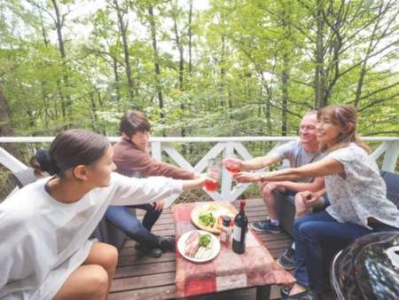 デッキでのBBQをお楽しみください。/那須浪漫