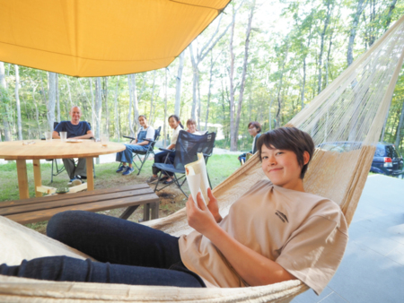 ハンモックで休んでください。