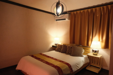 寝室1　ダブルベッドリ