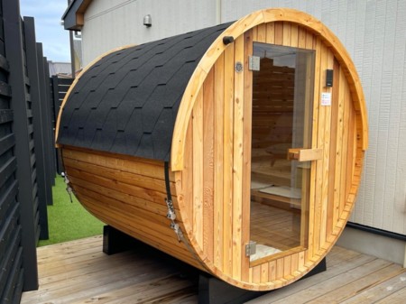 レッドシダー製のバレルサウナ