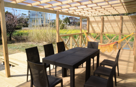 ウッドデッキにはハンモック