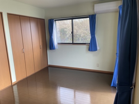 寝室フローリングルーム