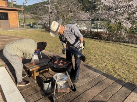 BBQ　お肉が焼けたかな？