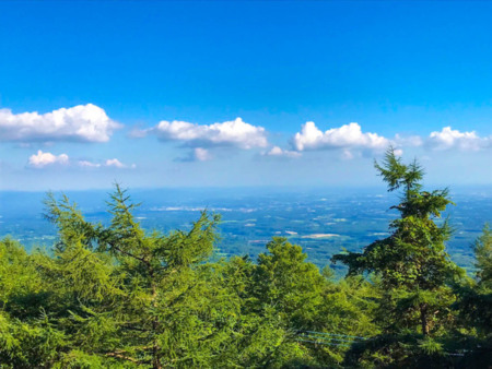 関東平野一望。晴れた日には遠くに筑波山。