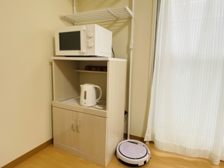 2階にも電子レンジ、ケトル、冷蔵庫あり。