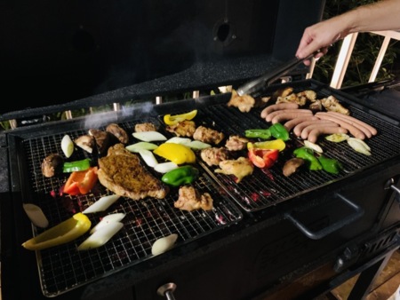 海外製の大型BBQグリルを完備