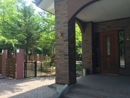 コテージKGB玄関