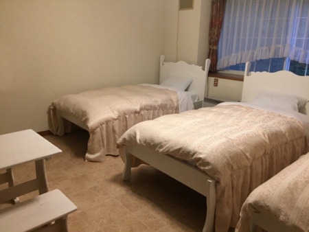 寝室　トリプルルーム