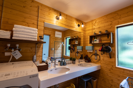 パウダールームには洗面ボウルが2つ