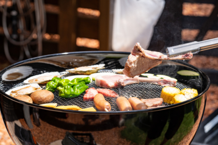 食材と炭だけ持参でBBQが楽しめます