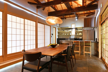 和とモダンの調和した土間ダイニング