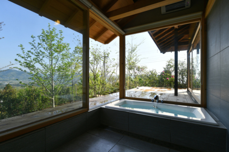 湯船に入ったまま、絶景を一人で楽しめます