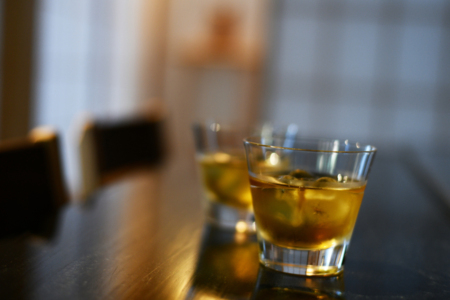 大人の時間はバーカウンターで