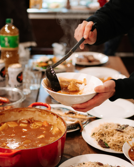 仲間で食事を作る楽しさ