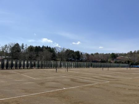 由緒ある北軽井沢テニス倶楽部を特別料金で