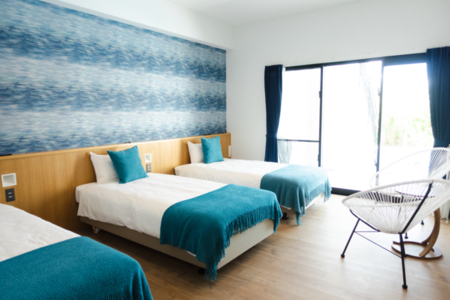 プールビューの寝室