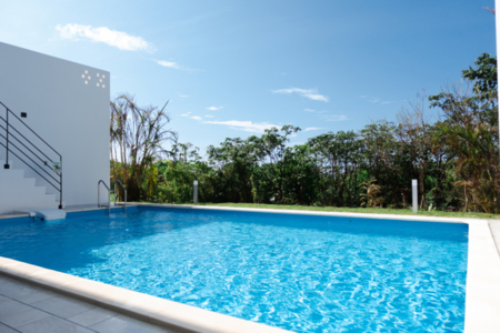 周りを気にせずに泳げるプライベートプール