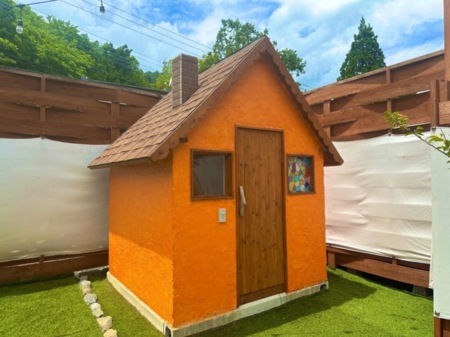 ドームA，B各棟、サウナ小屋です。