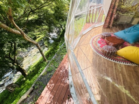 ドームA.B.C.各棟から川に降りれます