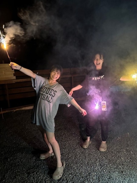 駐車場で花火が出来ます。