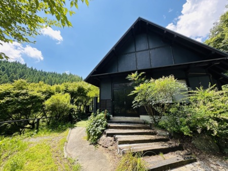 50m先の系列貸別荘セセラ有り