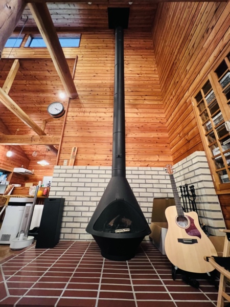 燃えるパチパチ音、揺る炎で癒し時間