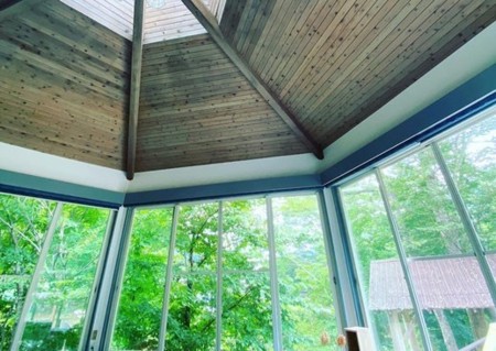 ６角形の大窓から輝くGreen