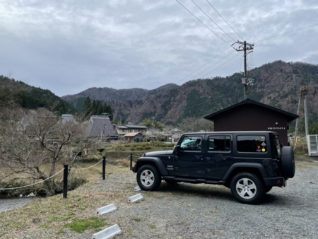 駐車場は大型バスも駐車可能です。