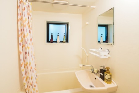 【客室】各部屋はユニットバス、トイレ付