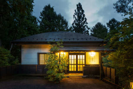 【外観】純和風の外観。森の中の隠れ家です