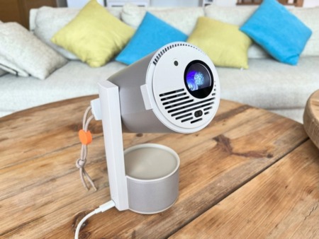 プロジェクターで雨の日も楽しもう！