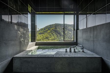 浴室。プライベート空間で最高の温泉体験。