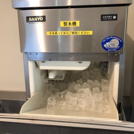 業務用製氷機（常時稼働中）