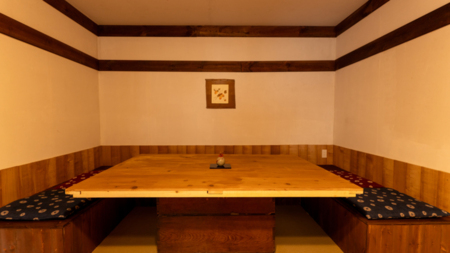 10名が座れる大きな堀りテーブル/湯小屋 霞 -kasumi-