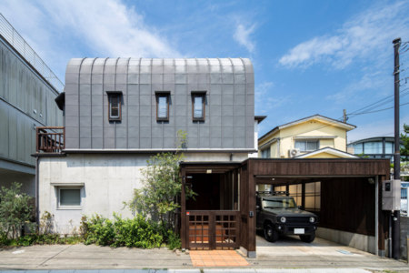 駐車場2台完備（ガレージ、駐車スペース）