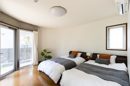 1階　寝室Ⅰ（セミダブルベッド2台）